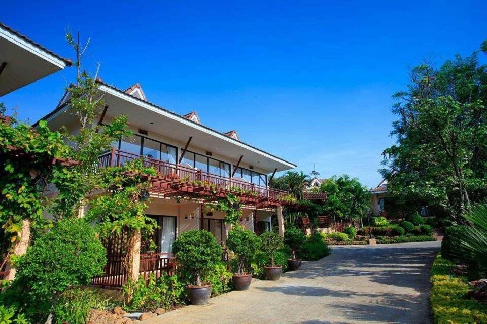 Chawalun Resort Don Tum Екстер'єр фото